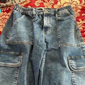 So brand. Cargo pant type style!